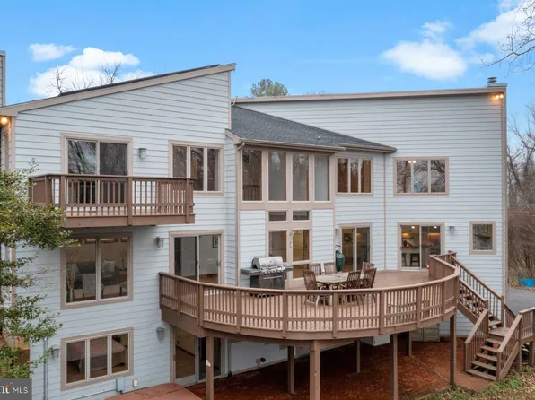 422 Ginn Ln, Pasadena, MD 21122