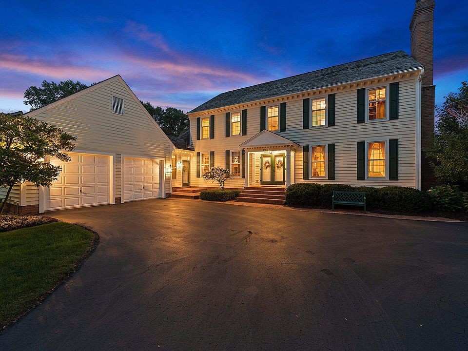 1st image of 2557 Parkwood Dr