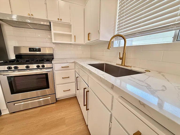 54-58 Smith Ave — Photo 10