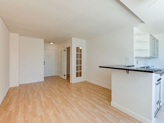 2nd image of 1121 Arlington Blvd APT 510
