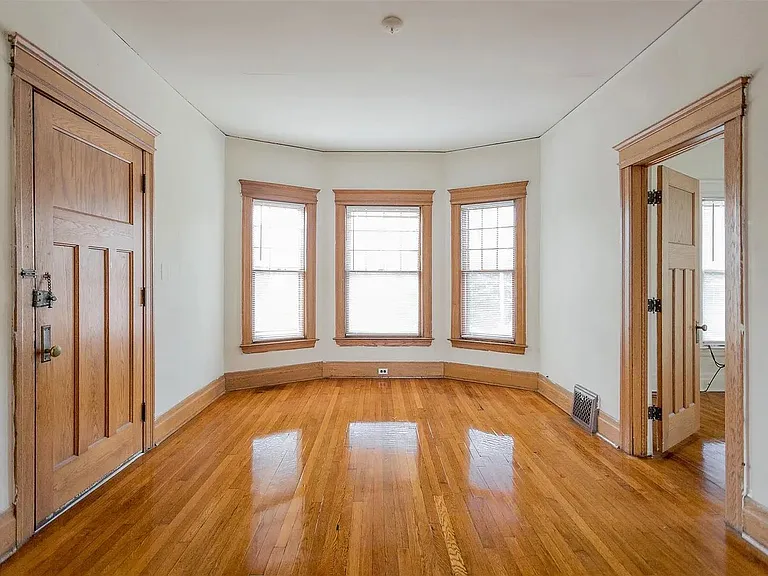 1633 W Forest Ave — Photo 2