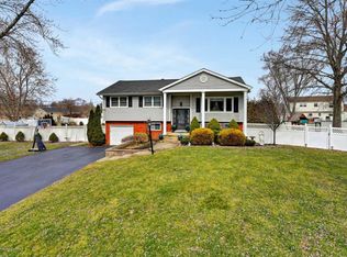 7 Poe Pl, Manalapan, NJ 07726