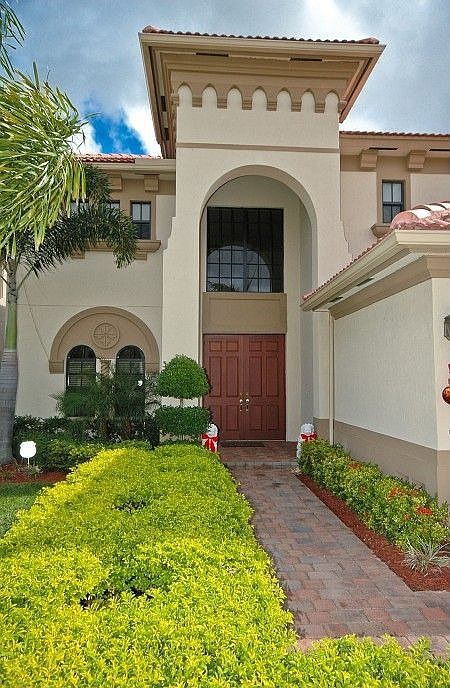 1st image of 15588 Glencrest Ave