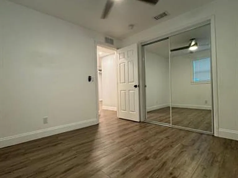 9422 SW 51st St #1-2 — Photo 18
