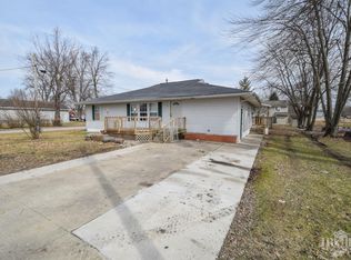 406 N Main St, Gaston, IN 47342
