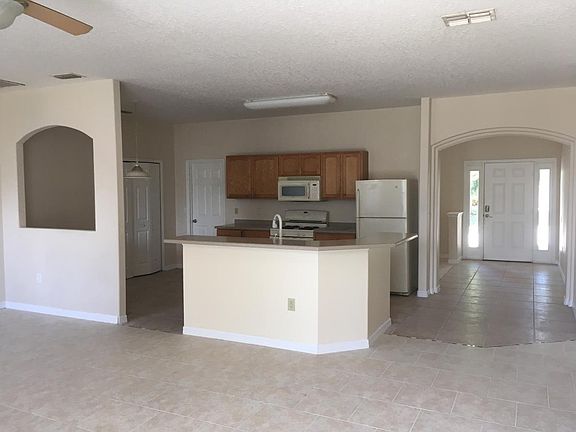 5th image of 124 Lake Butler Ave