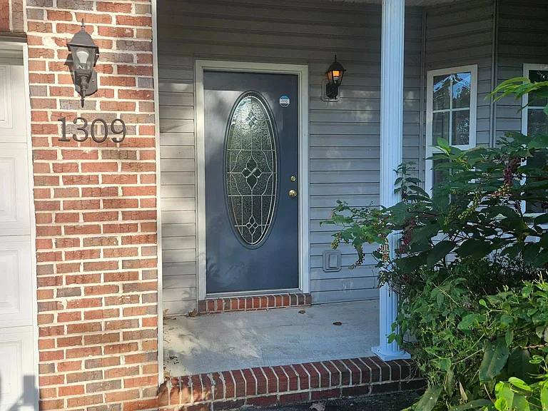 1309 Fisk Rd — Photo 3