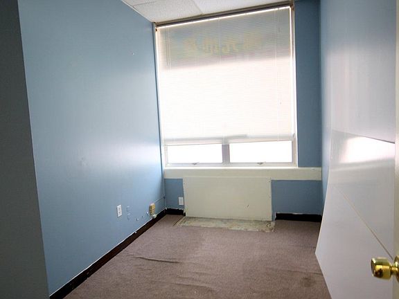 5th image of 1073 Hancock St #205