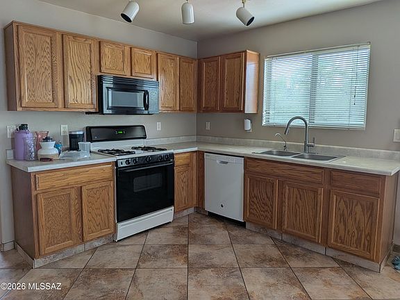 5th image of 633 W Firehawk Dr