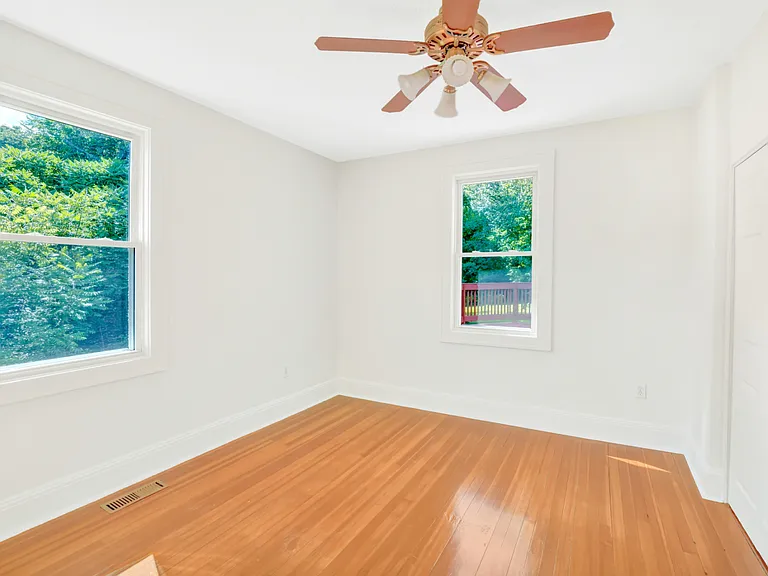 29 Hazelhurst Ave — Photo 3