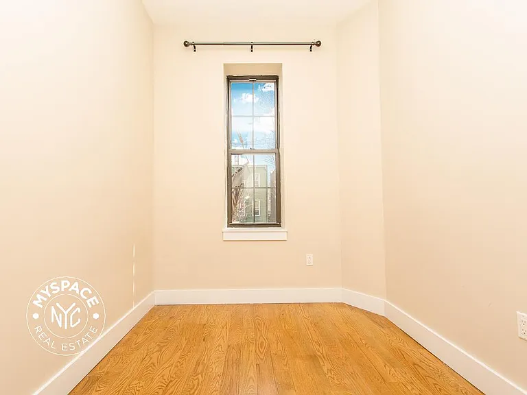 1872 Menahan St #1R — Photo 4