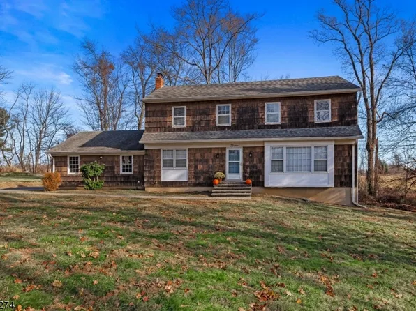 12 Flintlock Dr, Washington Twp., NJ 07853