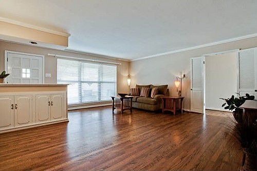 4th image of 825 Sherwood Dr