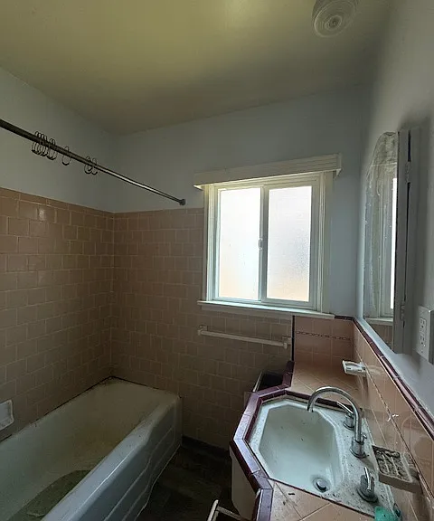 4401 E 52nd St — Photo 7