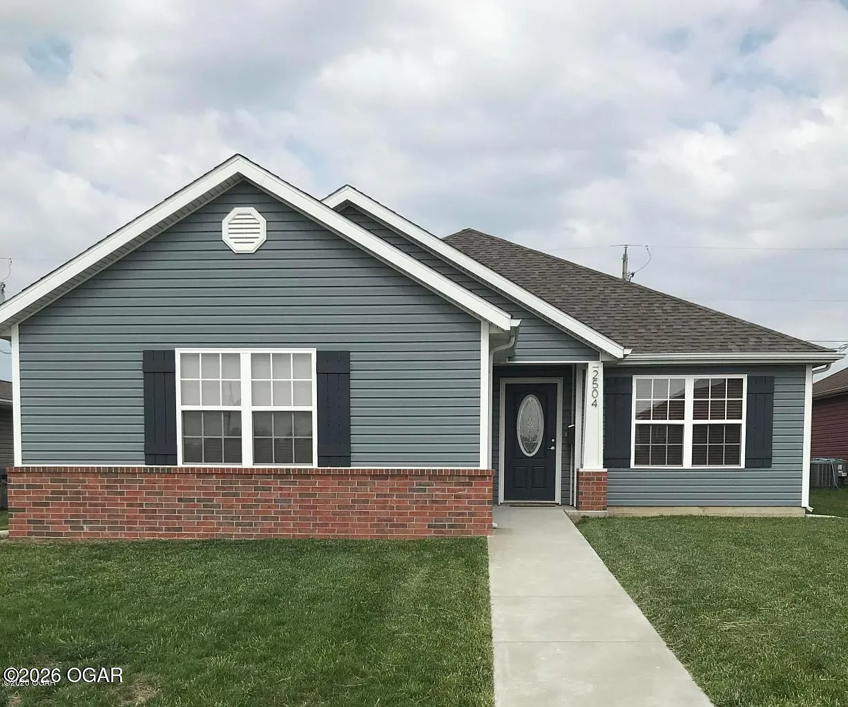 3 bed, 2.0 bath, 1400 sqft, $1,550 — Photo 1