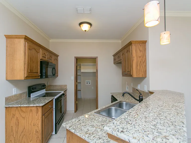 16131 Rolling Meadows Dr — Photo 3