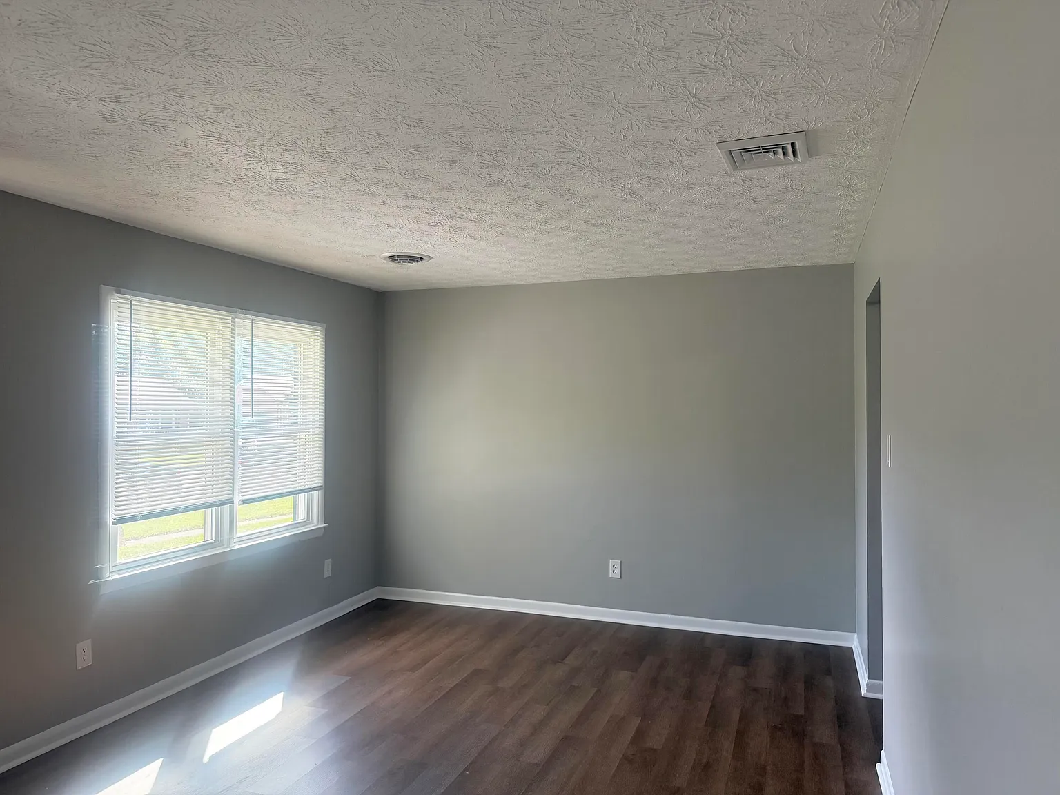 3 bed, 1.0 bath, 1000 sqft, $1,495 — Photo 4