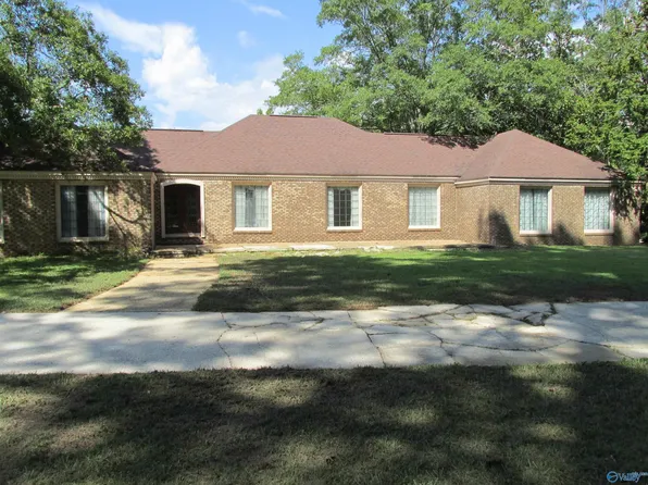 488 Woodside St, Childersburg, AL 35044
