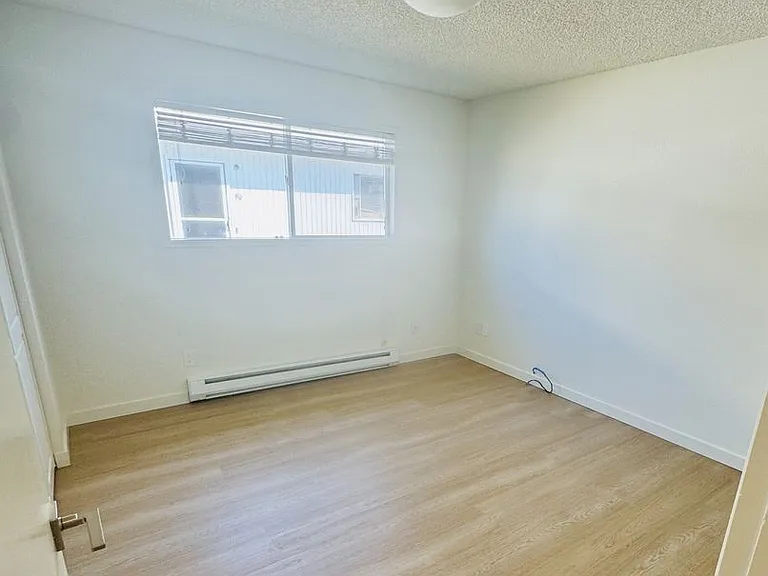 490 S State St — Photo 8