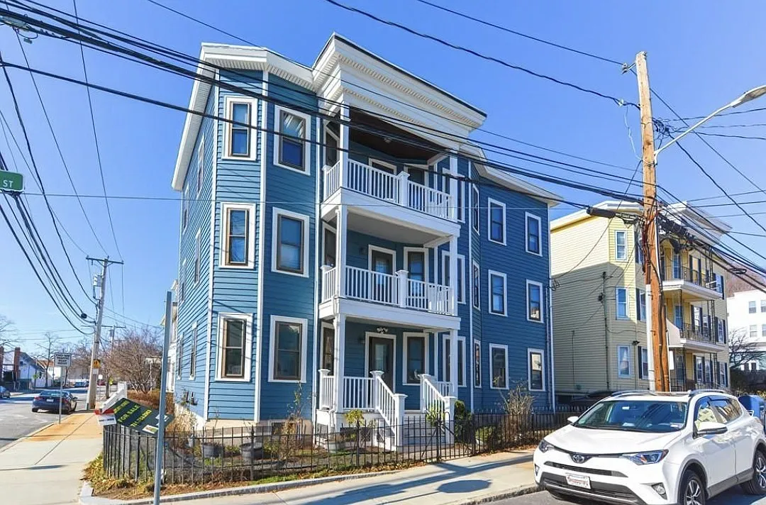 3 bed, 1200 sqft, $3,400 — Photo 1
