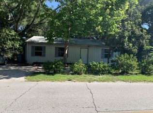 328 SW Laura St, Mayo, FL 32066