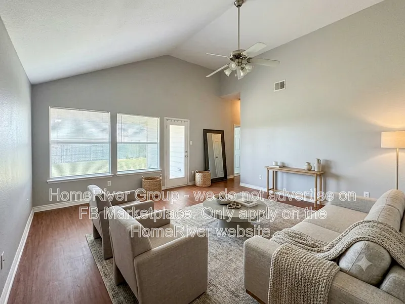 3 bed, 2.0 bath, 1626 sqft, $1,745 — Photo 1