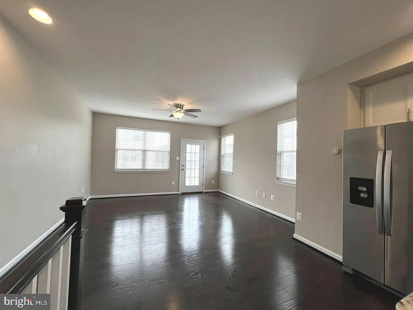 Bright and airy 3bd 3.5bth garage townhome located in Shannon Glen community. — Photo 4