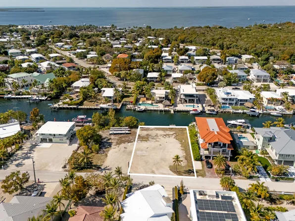613 Island Dr, Key Largo, FL 33037