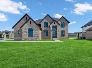 49940 Langford Dr, Macomb, MI 48044