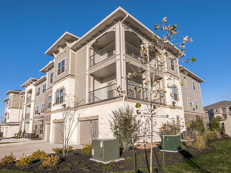 Cue Luxury Apartments — Photo 18