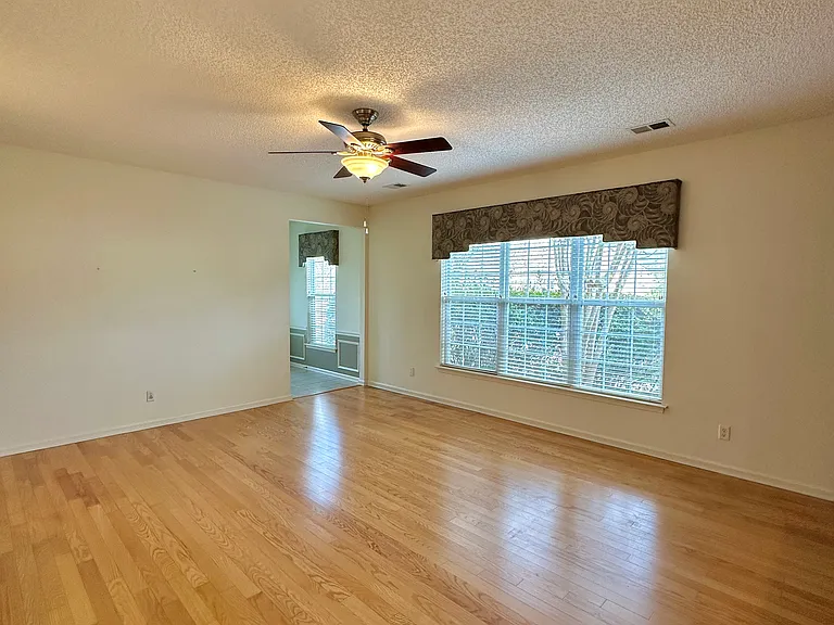 1 Pomegranate Ln — Photo 13