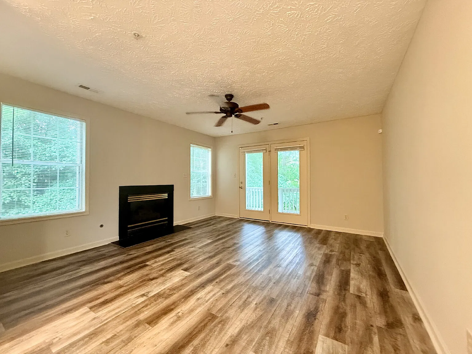 325 Waterdown Dr — Photo 3
