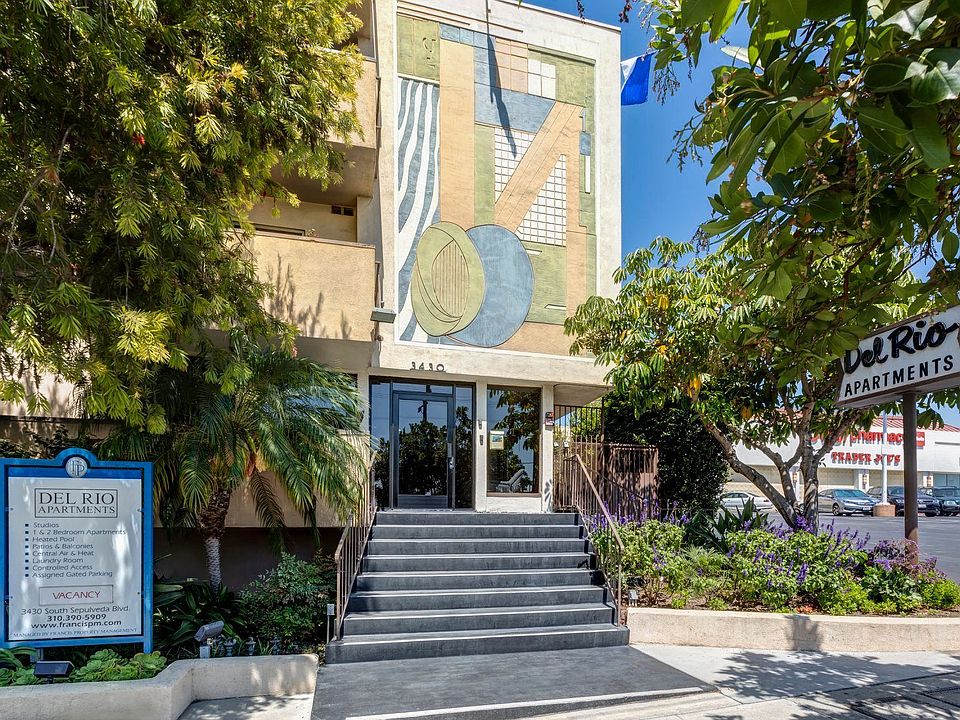 Apartments in West Los Angeles, CA Del Rio Leasing Office Exterior