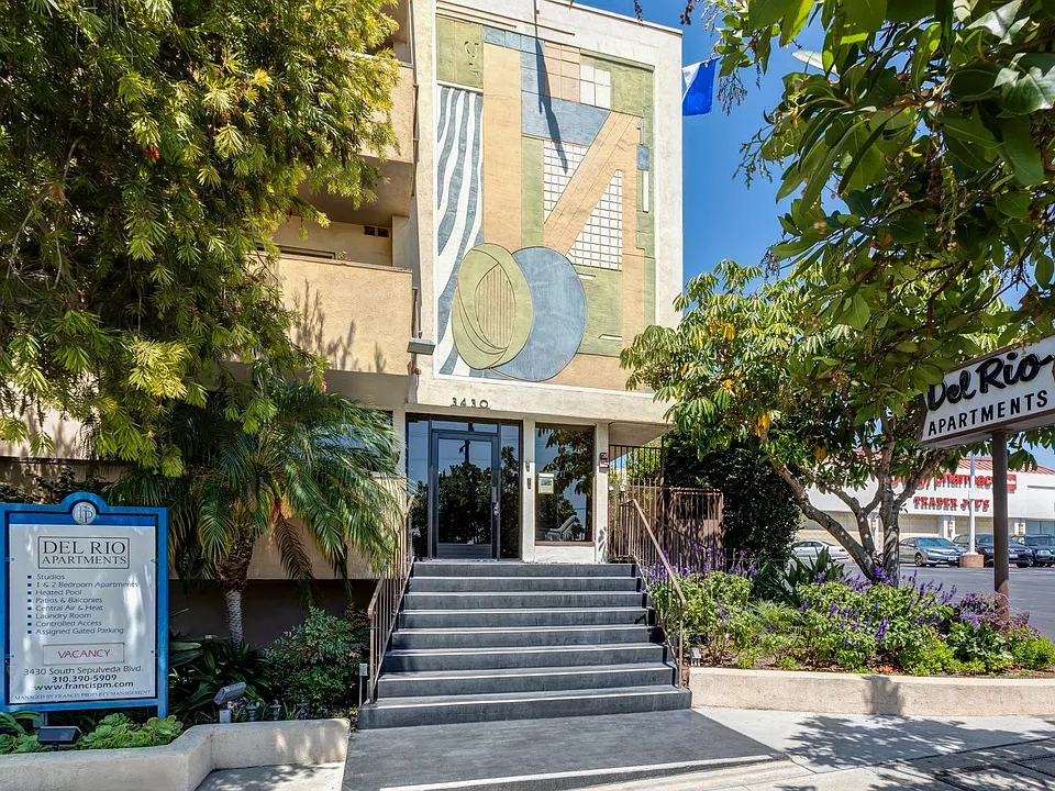 Apartments in West Los Angeles, CA Del Rio Leasing Office Exterior