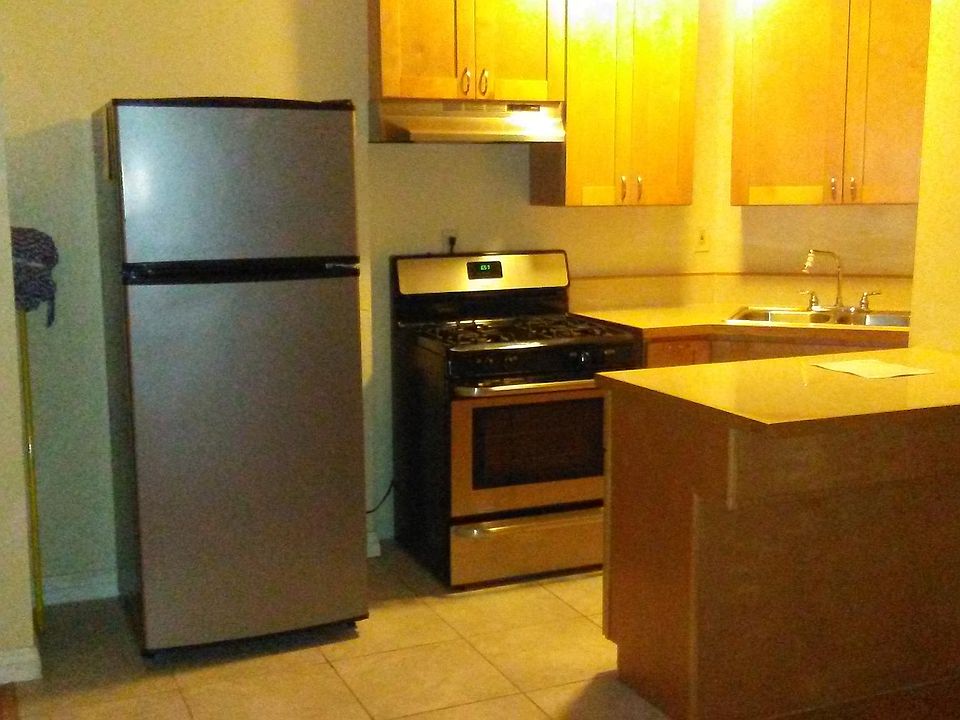 2nd image of 207 N Kenmore Ave APT 301