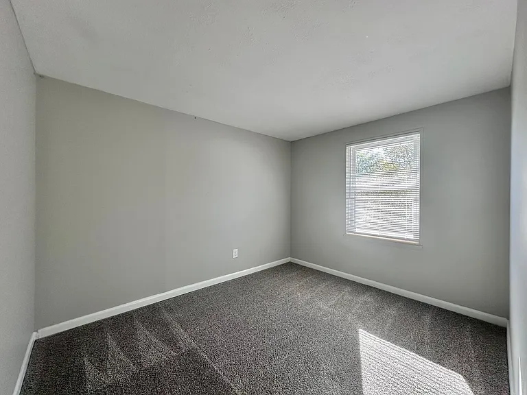 204 Courtyard Cir — Photo 86