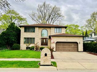 8126 Natchez Ave, Burbank, IL