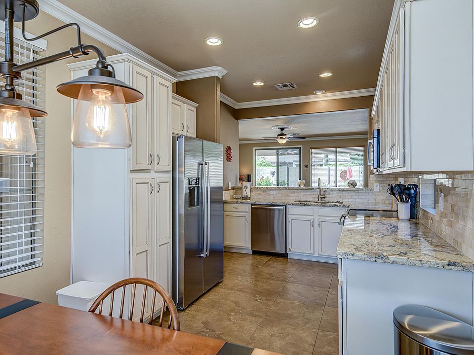 1st image of 40040 N Curie Ct