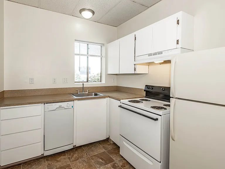 Grandview Apartments — Photo 32