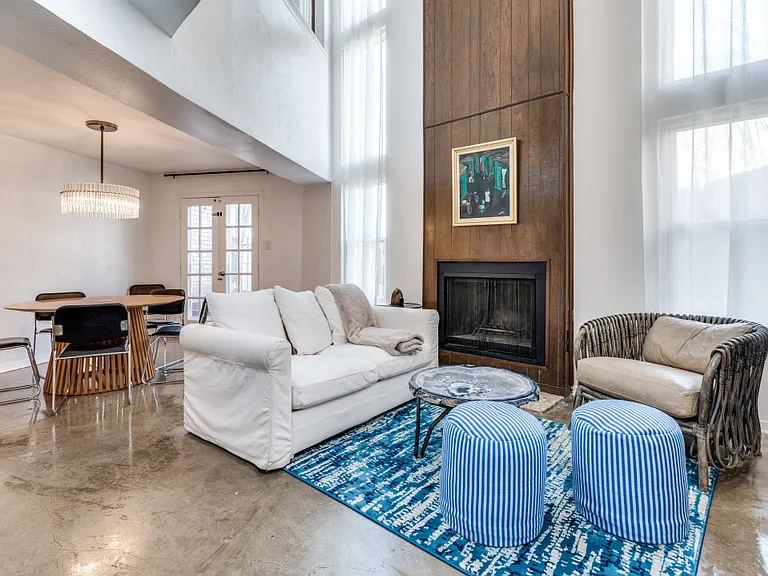 2100 Fleur De Lis Ct — Photo 2