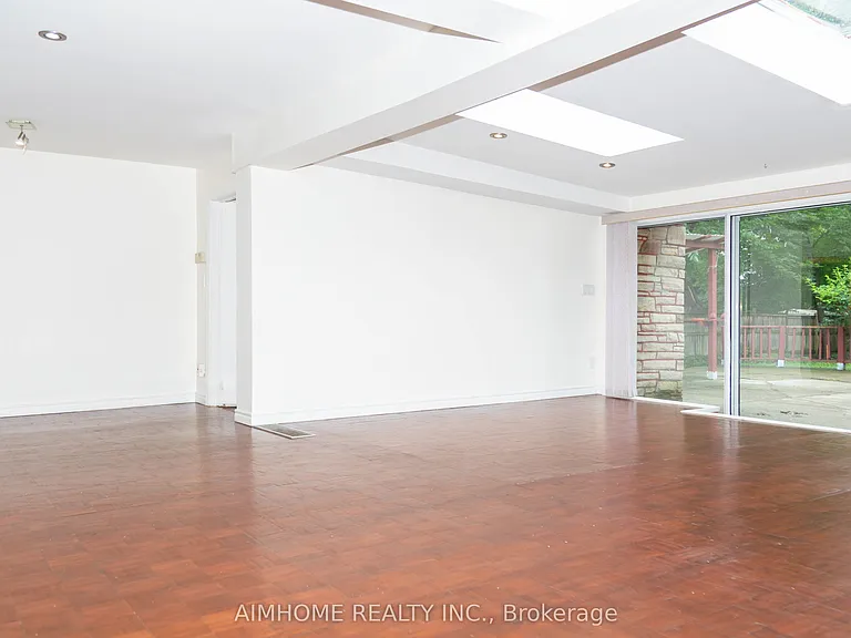 9890 Bayview Ave — Photo 15