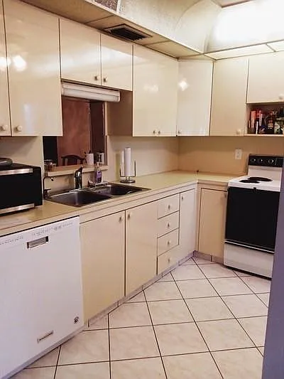 2201 Lucaya Bnd — Photo 2