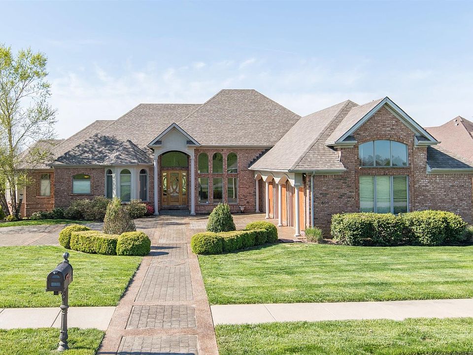 1st image of 609 Imperial Lakes Dr