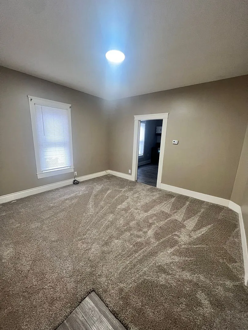 2 Bed 1 Bath — Photo 2
