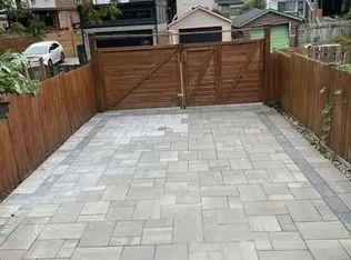 606 Coxwell Ave #1A, Toronto, ON M4C3B6