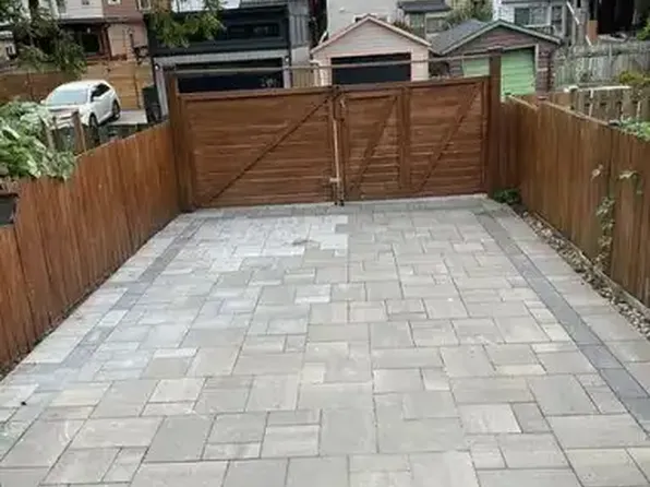 606 Coxwell Ave, Toronto, ON