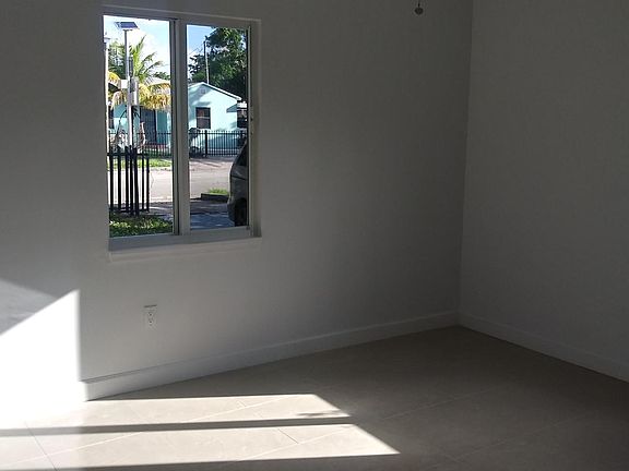 5th image of 820 NW 125th St