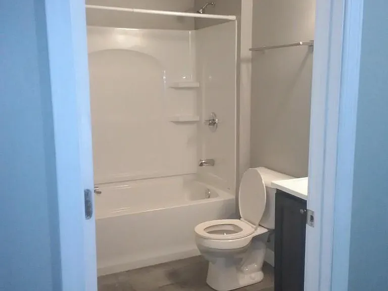2nd level full bathroom.