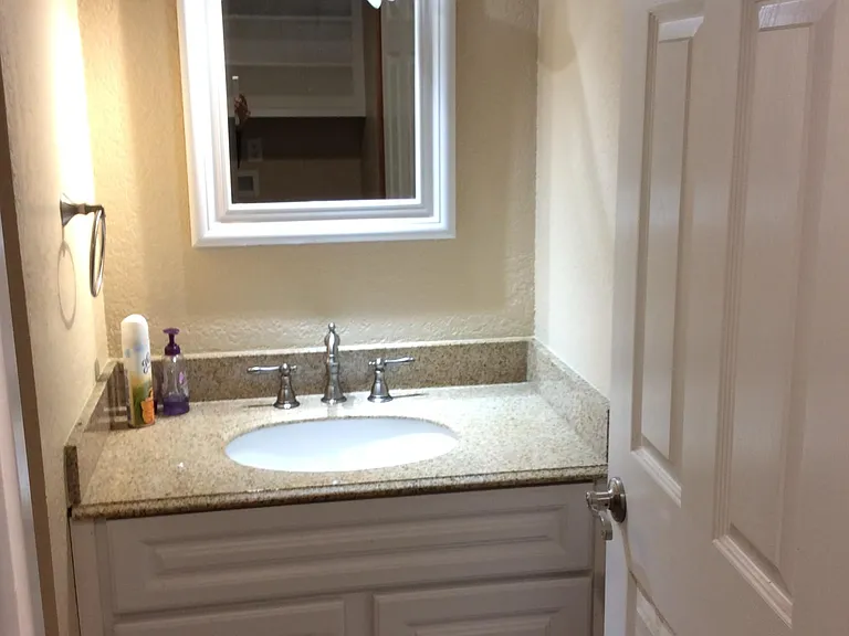 Downstairs 1/2 bathroom