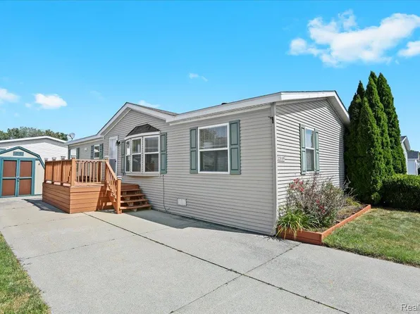 23149 Egnew Dr, Clinton Township, MI 48036